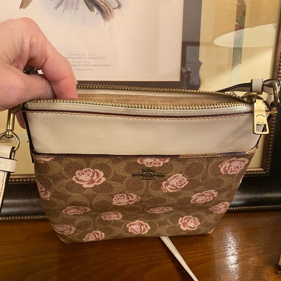 Rare Coach Rose Canvas Crossbody, Adjustable Strap, Interior/Exterior Pockets - Picture 6 of 8